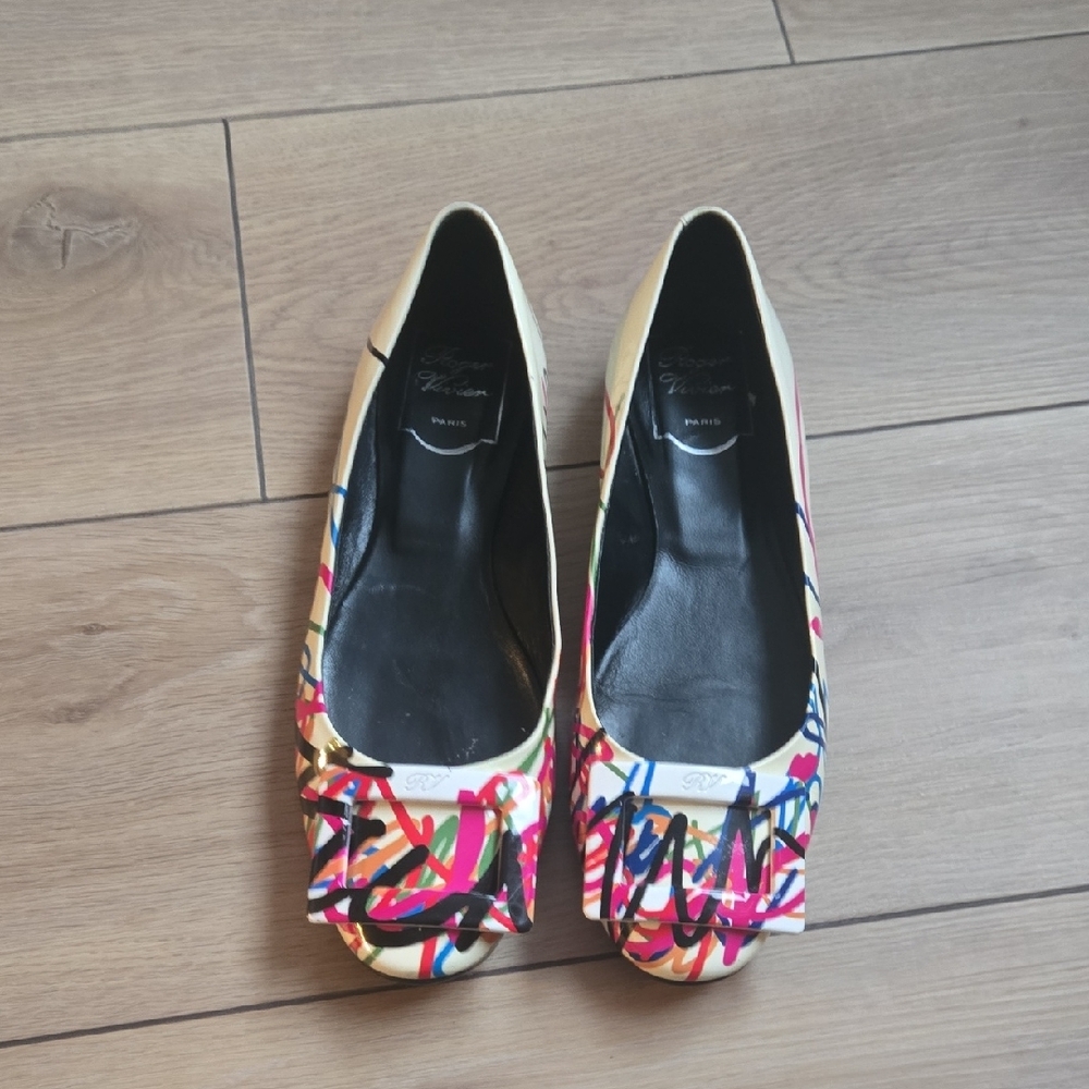 Roger Vivier Gommette Graffiti Patent Leather Flat Shoes Sz EU37